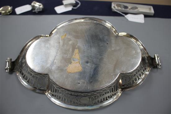 An Edwardian pieced silver oval dish, with lug handles, Mappin & Webb, London, 1905, 32.5cm, 9.5oz.